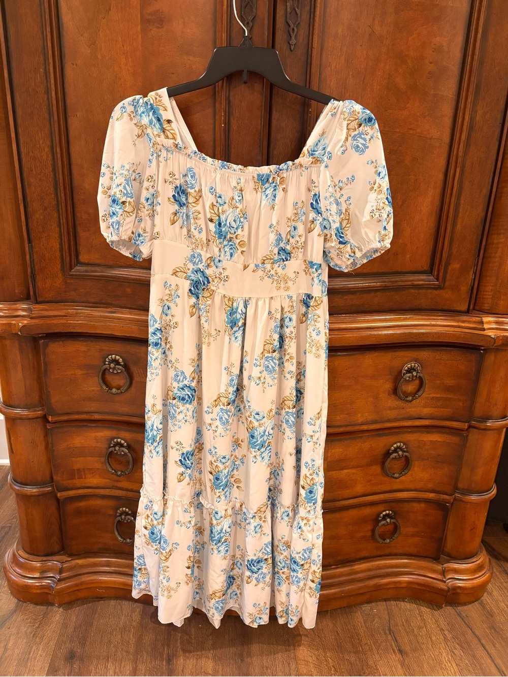 Blue Floral Puff-Sleeve Maxi Dress - Women's Cream Background